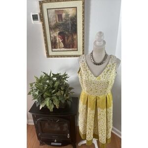 Taylor Dress Size 10 Green Floral With Pockets Dress Sleeveless Pleated V-Neck